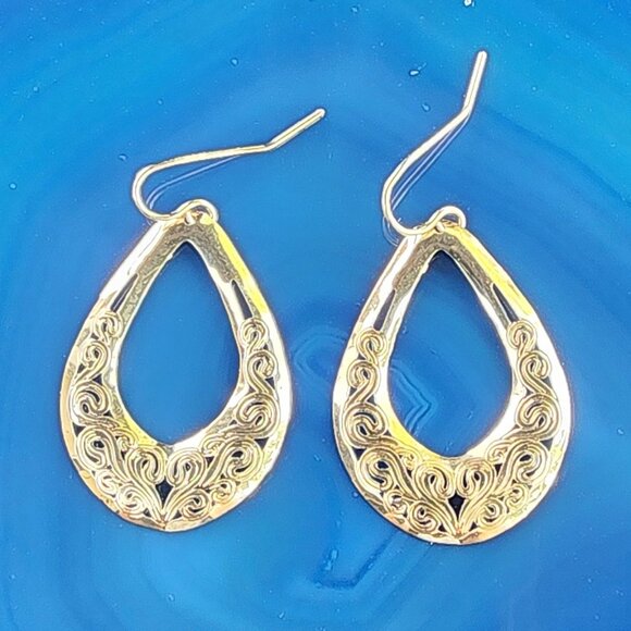 Vintage 14K Yellow Gold Cut-Out Teardrop Dangle Earrings - Picture 10 of 10